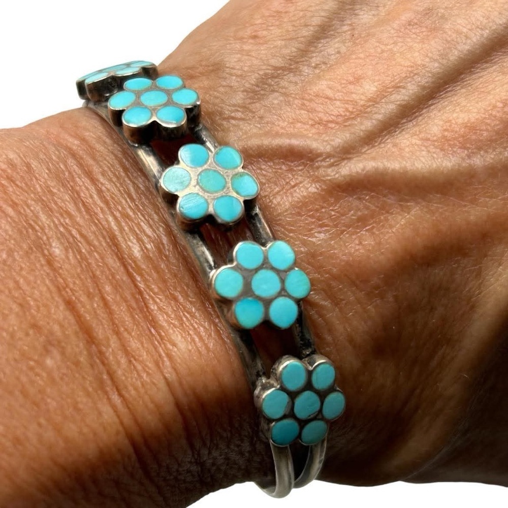 Zuni Dishta Family Sterling Turquoise Flower Bracelet Earring Set - Picture 5 of 13